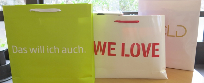 Vodafon Üebergabe Handys Helferkreis Tüten